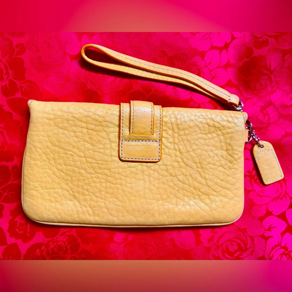 Vintage Y2K Coach Yellow Pebbled Leather Flap Buckle Wallet/Wristlet - Picture 3 of 6